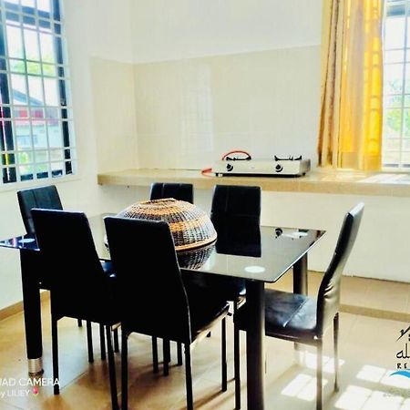 Qalya Homestay 2 @ โกตาบารู ภายนอก รูปภาพ